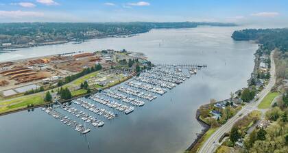 < 2 Mi to Budd Inlet: Pet-friendly Home!