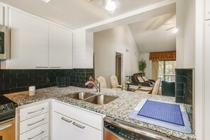 Apartment (2 Bedrooms) | Interior - 12 Mi to Downtown Dallas: Irving Condo w/ Balcony (Irving)