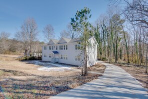 Apartment (2 Bedrooms) | Interior - 3 Mi to Six Flags: Apartment in Metro Atlanta (Mableton)