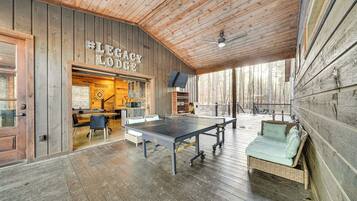 House (5 Bedrooms) | Interior