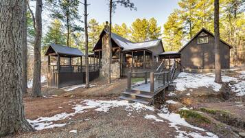 House (5 Bedrooms) | Interior