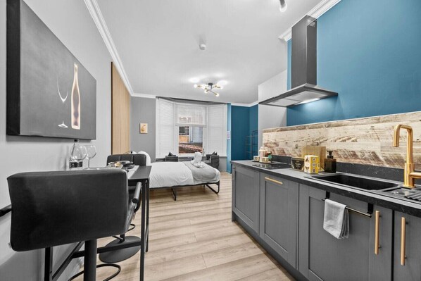 1 soverom, strykejern/-brett, wi-fi (inkludert) og sengetøy