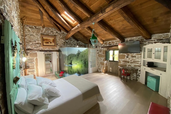 Phòng đôi hoặc 2 giường đơn Cao cấp, quang cảnh vườn | Bàn, khu vực làm việc phù hợp cho laptop