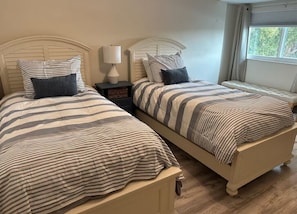 2 Schlafzimmer, Schreibtisch, Bügeleisen/Bügelbrett, WLAN