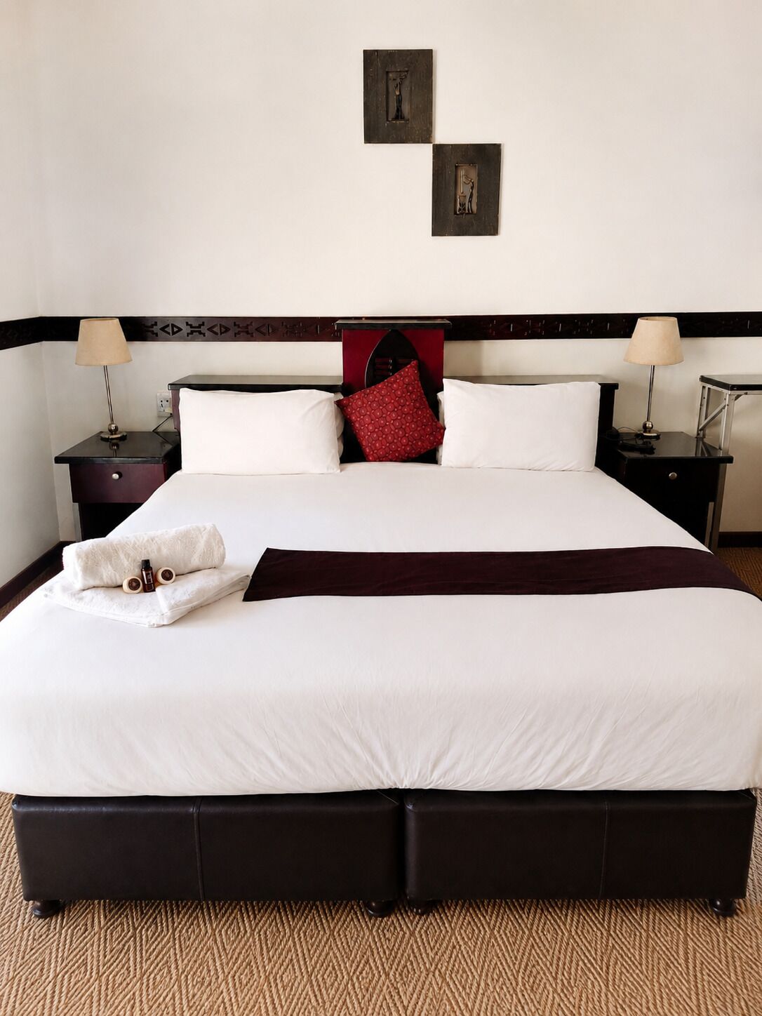 Suite Deluxe | Cassaforte in camera, una scrivania, postazione laptop, tende oscuranti