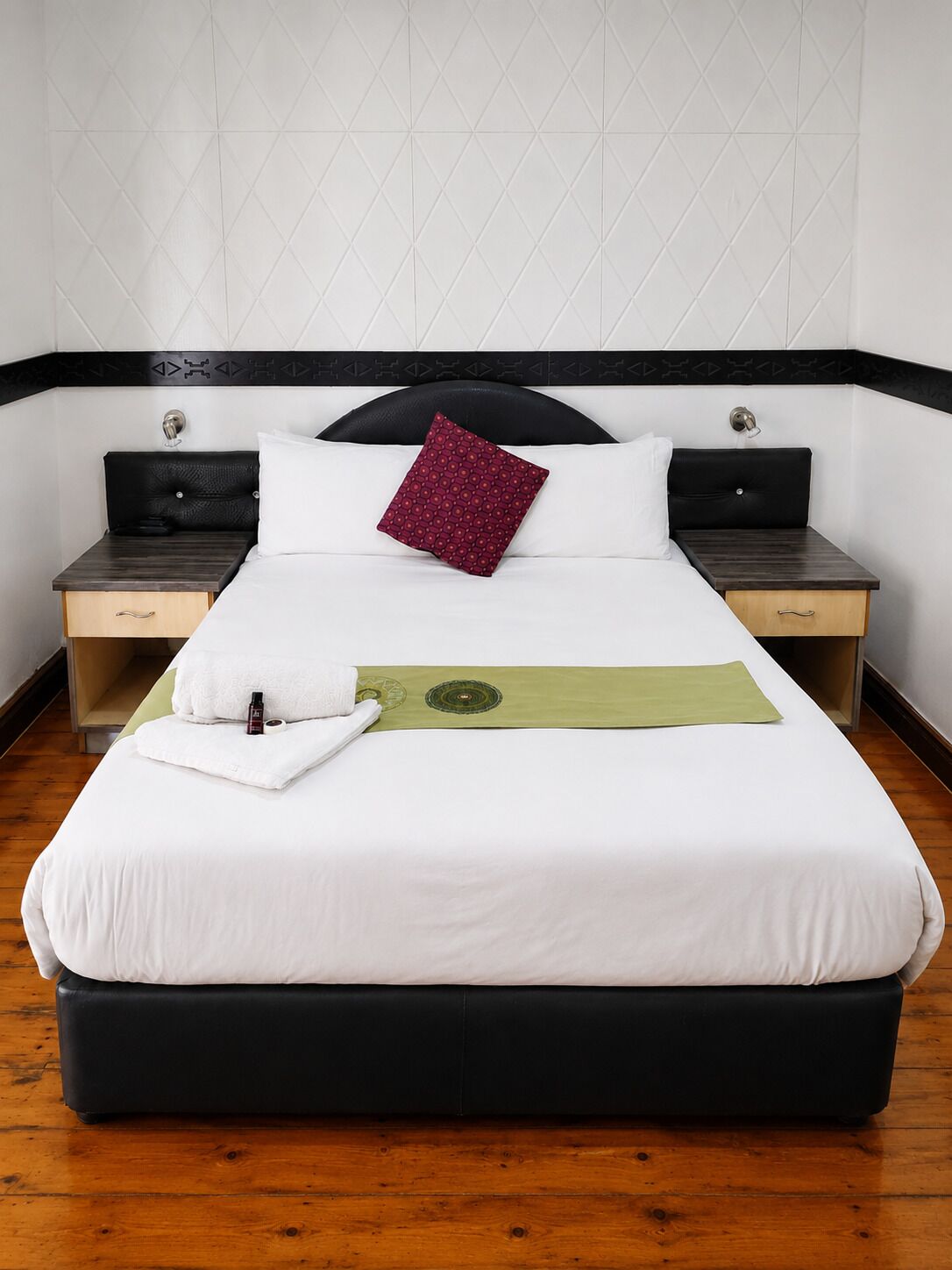 Basic Single Room | In-room safe, desk, laptop workspace, blackout drapes