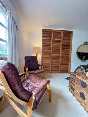 Room, 1 Bedroom, Patio, Garden View | Living area