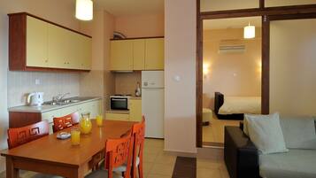 Vila, 3 kamar tidur, Bebas Asap Rokok, pemandangan laut | Dapur pribadi | Lemari es, oven, kompor, dan peralatan masak/sendok-piring