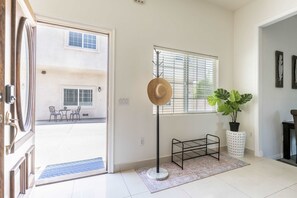 3 bedrooms, Internet - Elegant Retreat Modern Comforts Prime Location (Rosemead)