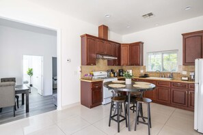 House | 3 bedrooms, Internet