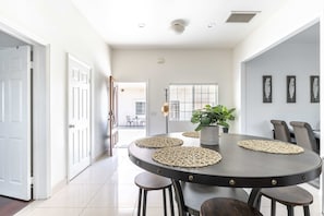 House | 3 bedrooms, Internet