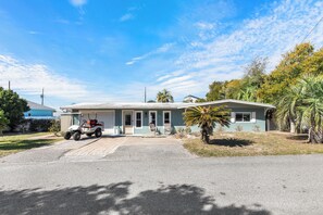 Unclassified image, 4 of 62, button