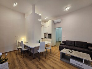Smart TV - Apartment Sviti Tour As Modern and quiet place by Town Hall with AC and WI-FI (Ljubljana)