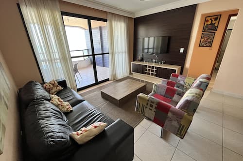 Apartamento superior, vista para a praia | Sala de estar | TV LCD 42 polegadas com canais digitais