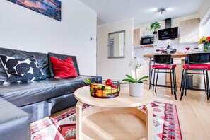 Living area - 1 Bed Apartment - Sleeps 4 - Pets - Free Parking (Enfield)