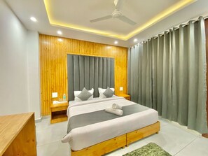 Luxury Apartment, Balcony, Mountain View | 3 bedrooms, free WiFi - Kasauli Breeze Haven (Kasauli)