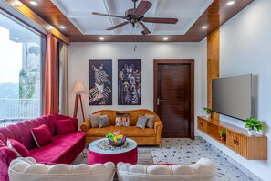 Luxury Apartment, Balcony, Mountain View | Living area