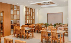 Daily buffet breakfast (INR 275 per person)