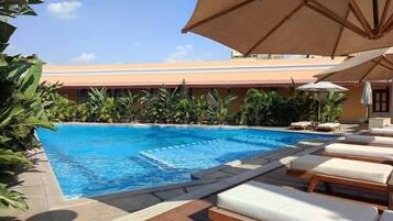 Kolam renang terbuka