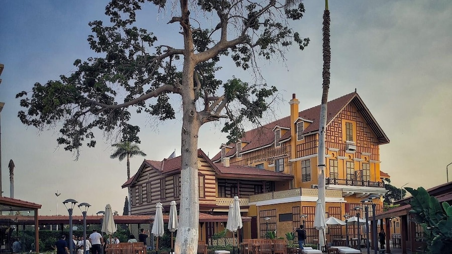 Maison Maxim De Lesseps