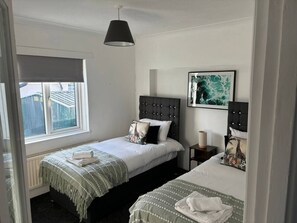 3 bedrooms, iron/ironing board, WiFi, bed sheets