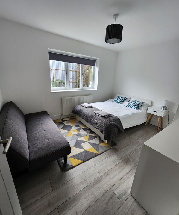 2 bedrooms, iron/ironing board, WiFi, bed sheets