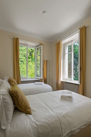 8 bedrooms, in-room safe, iron/ironing board, free WiFi