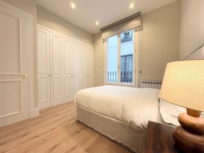 3 bedrooms, iron/ironing board, free WiFi, bed sheets - Alcalá Gate exquisite Luxury Seasonal (Madrid)