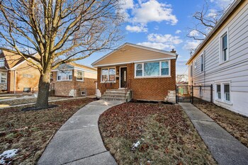 Charming Belmont Heights Oasis 4 Bedroom Home