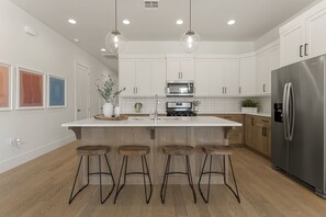 Casa geminada, 4 quartos | Cozinha privada | Geladeira, fogão, cooktop, cafeteira/chaleira