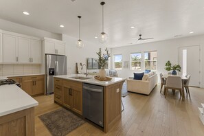 Maison mitoyenne, 4 chambres | Intérieur