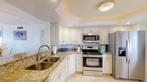 Private kitchen - Sandarac 502b: Beachfront 3br Condo W/ Pool & Views 3 Bedroom Condo (Fort Myers Beach)