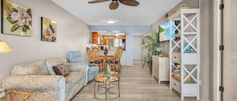 Leilighet, 2 soverom | Oppholdsområde | Smart-TV