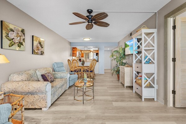 Condo, 2 Bedrooms | Living area