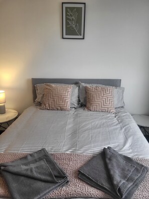 4 bedrooms, WiFi, bed sheets