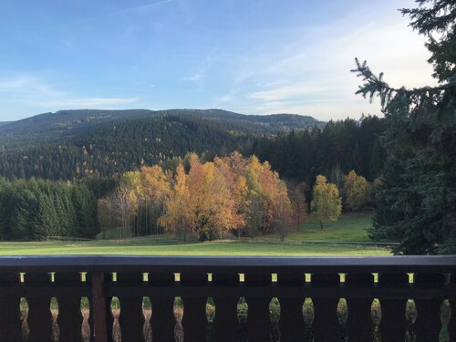 FH in der Wander- und Bikeregion Westerzgebirge, 700 m üNN, Südhang, Talblick