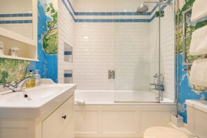 House (4 Bedrooms) | Bathroom - The Chelsea Abode - 4bdr Home With Terrace (London)