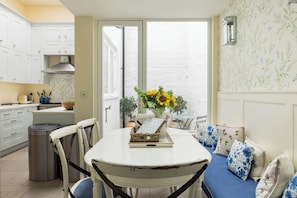 Dining - The Chelsea Abode - 4bdr Home With Terrace (London)