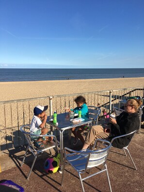 In Strandnähe, Liegestühle