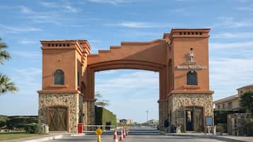 A large archway with the sign "Marina Wadi Degla" at the top.