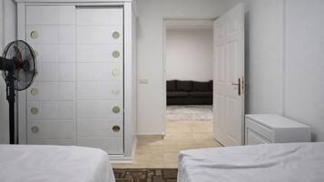 Standard-Chalet, Balkon, Blick auf den Innenhof | 2 Schlafzimmer, Verdunkelungsvorhänge, Bügeleisen/Bügelbrett