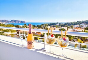 Property grounds - Villa Dakar - 5 star luxury for 8 guests (Moravit)