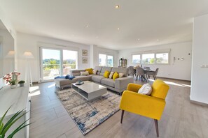 Smart TV, video games, stereo