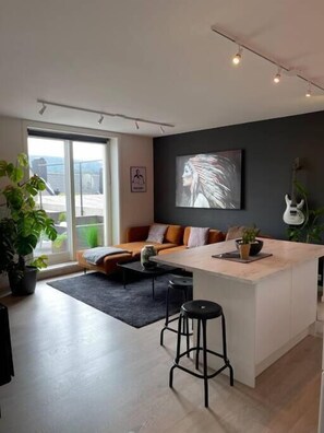 Living room - Beautiful Fjord View, High Standard, Fully Equipped (Ålesund)