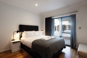 3 habitaciones, tabla de planchar con plancha y acceso a internet