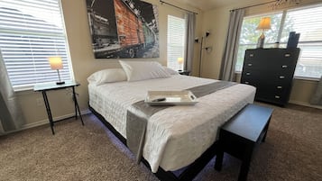 4 habitaciones, tabla de planchar con plancha, wifi y ropa de cama