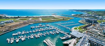 Harbourside Delight - Footsteps from Marina!