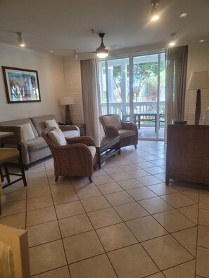 Smart TV, DVD player, books, video library - Hyatt Sunset Harbor Resort Timeshare available 2 weeks only Mar22-Apr5, 2026 (Key West)