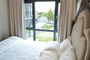 1 slaapkamer, een strijkplank/strijkijzer, wifi, beddengoed