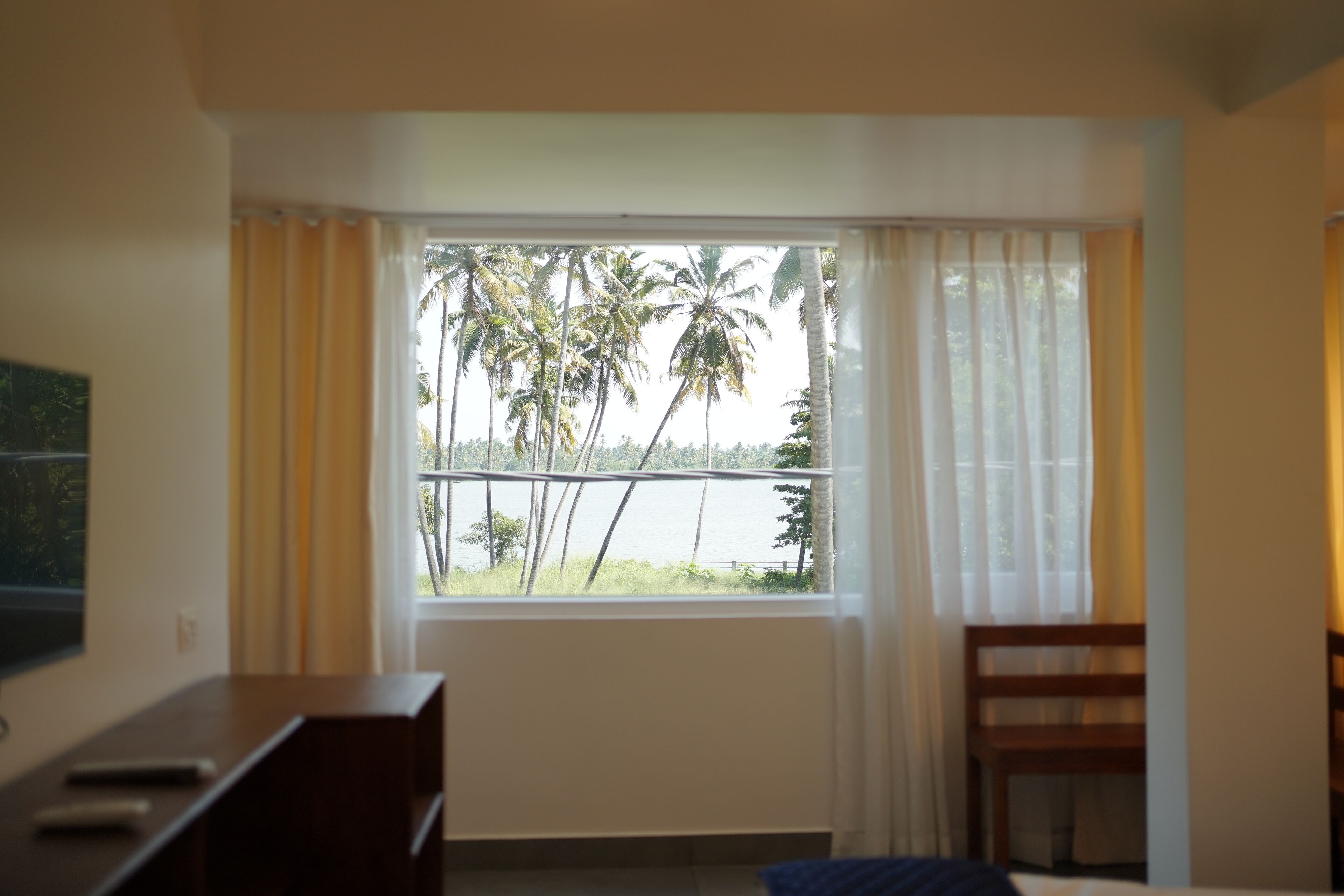 Deluxe Double Room, Partial Ocean View, Corner | Minibar, iron/ironing board, free WiFi, bed sheets